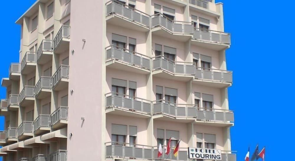 Hotel Touring 2/20