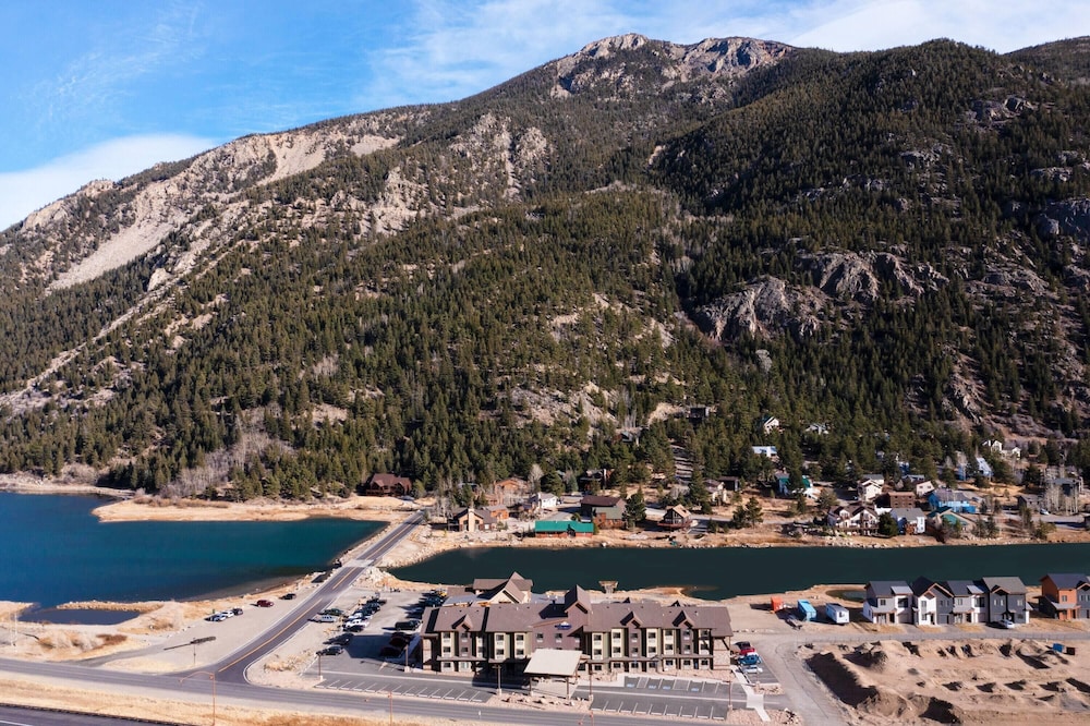 Microtel Inn and Suites by Wyndham Georgetown Lake 53/55