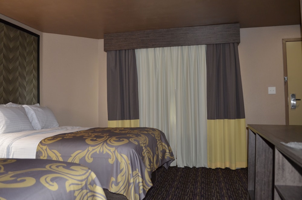 AArya Hotel By Niagara Fashion Outlets 16/44
