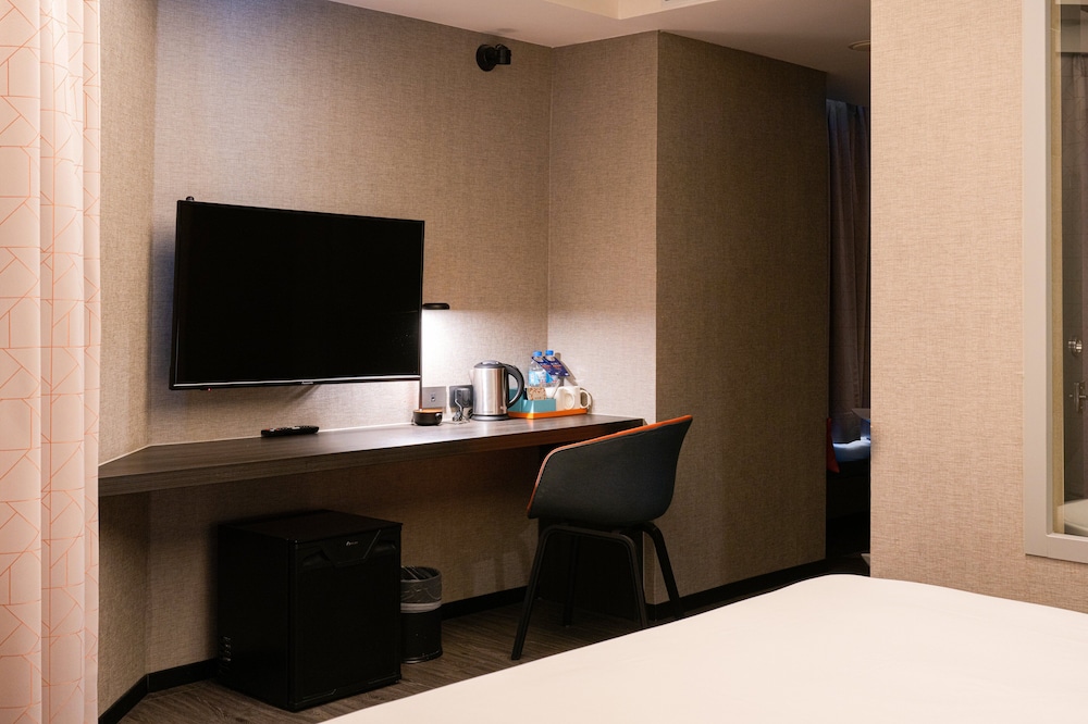 Holiday Inn Express Kaohsiung Love River 38/49