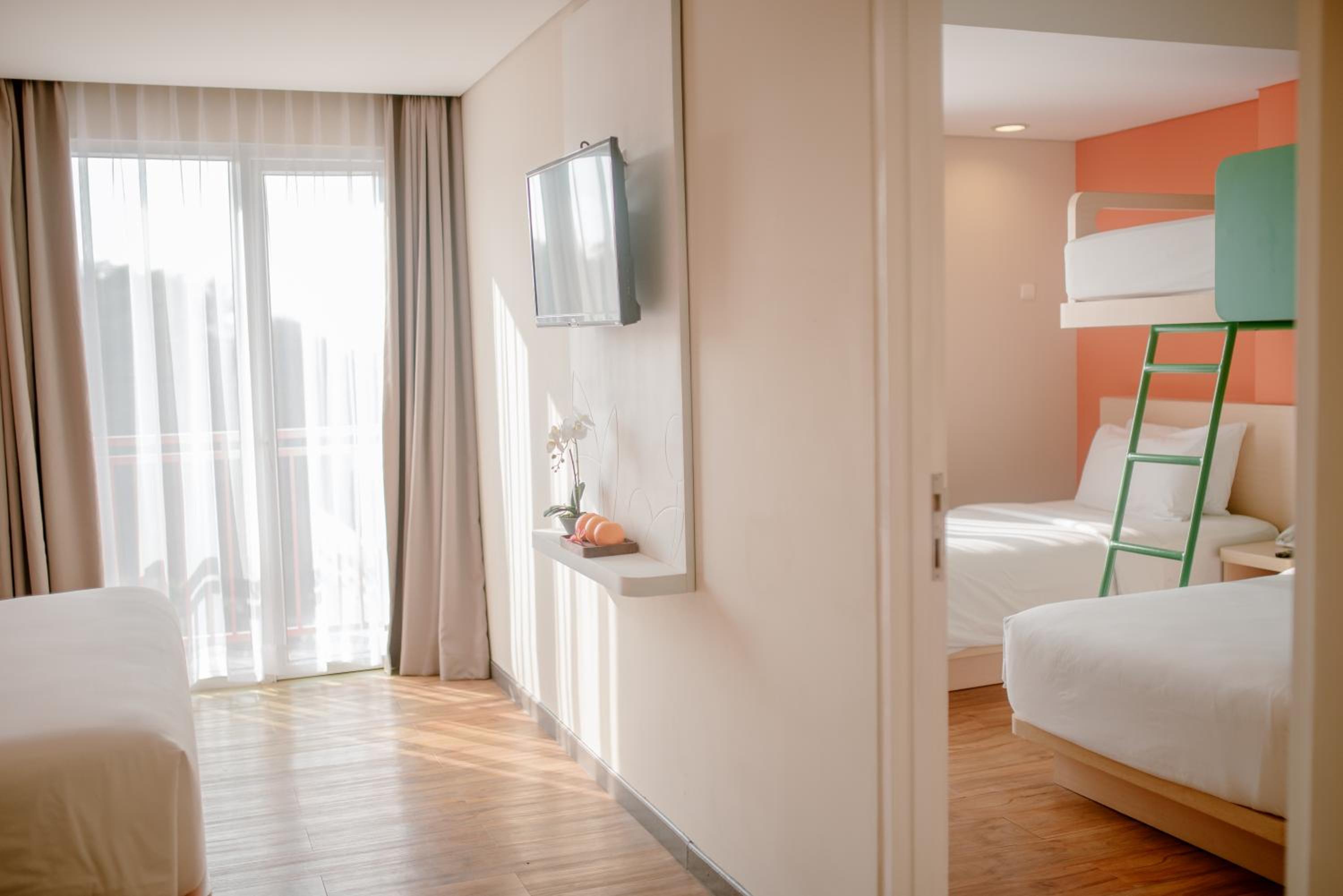 Maxonehotels.Com At Bounty Sukabumi 48/49