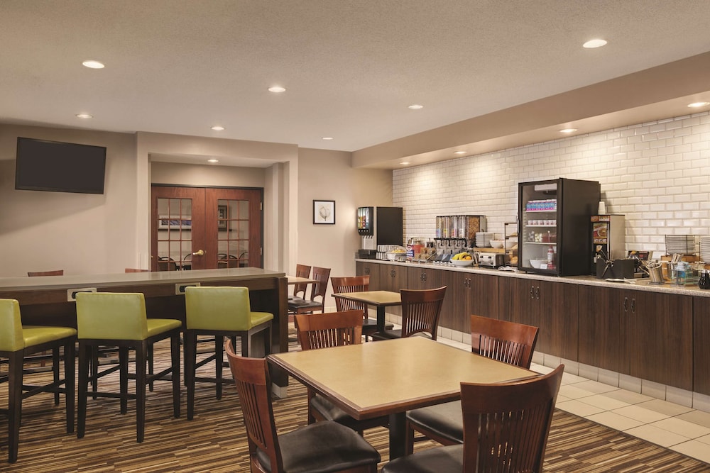 Country Inn Suites By Radisson Willmar Mn 28/39