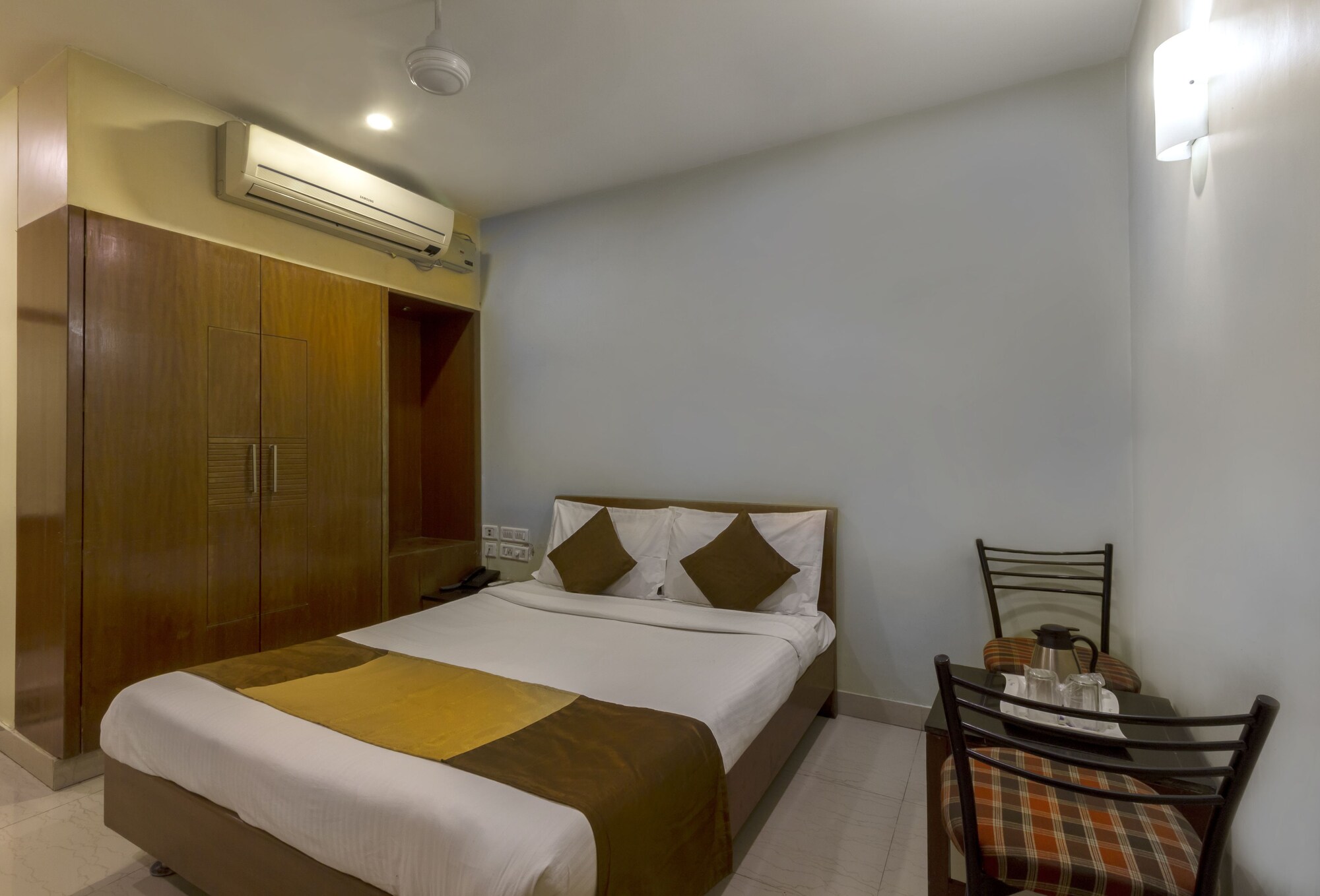 DELUXE, DOUBLE BED