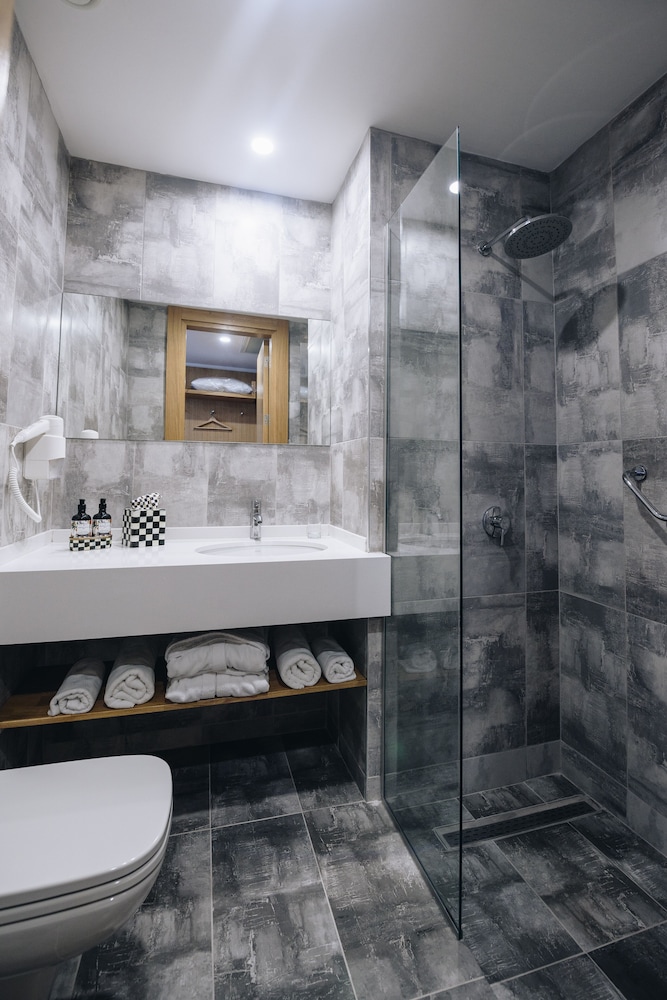 Ingate Hotel 49/50