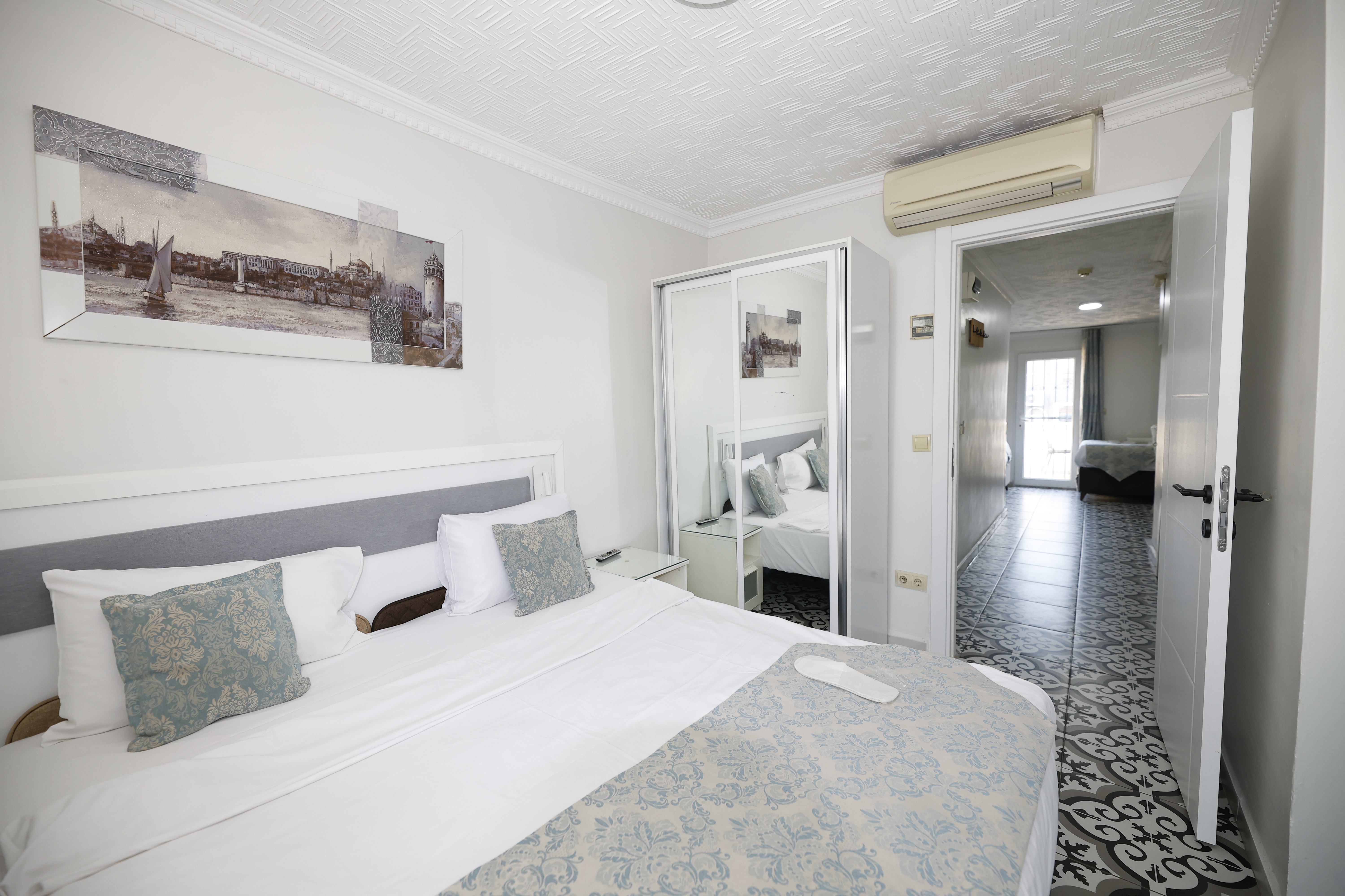 2 Bedrooms, Suite, Terrace