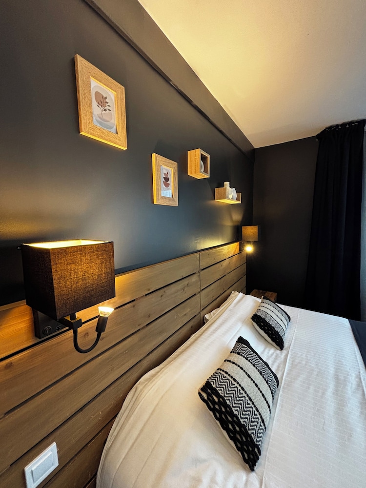 INTER-HOTEL LE VALOIS 14/50