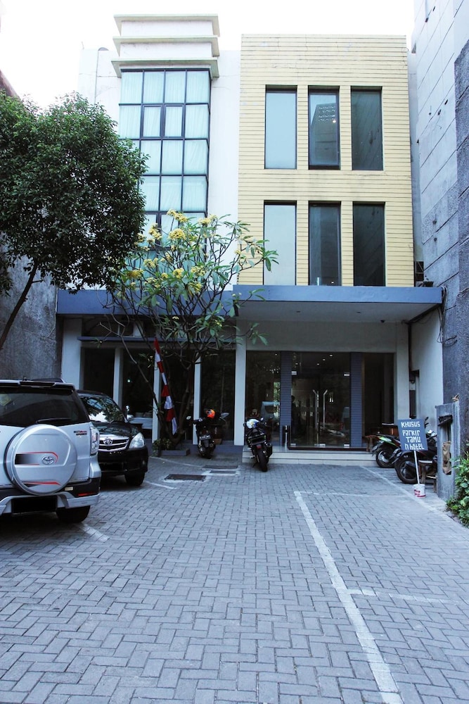 N Hotel 39/44