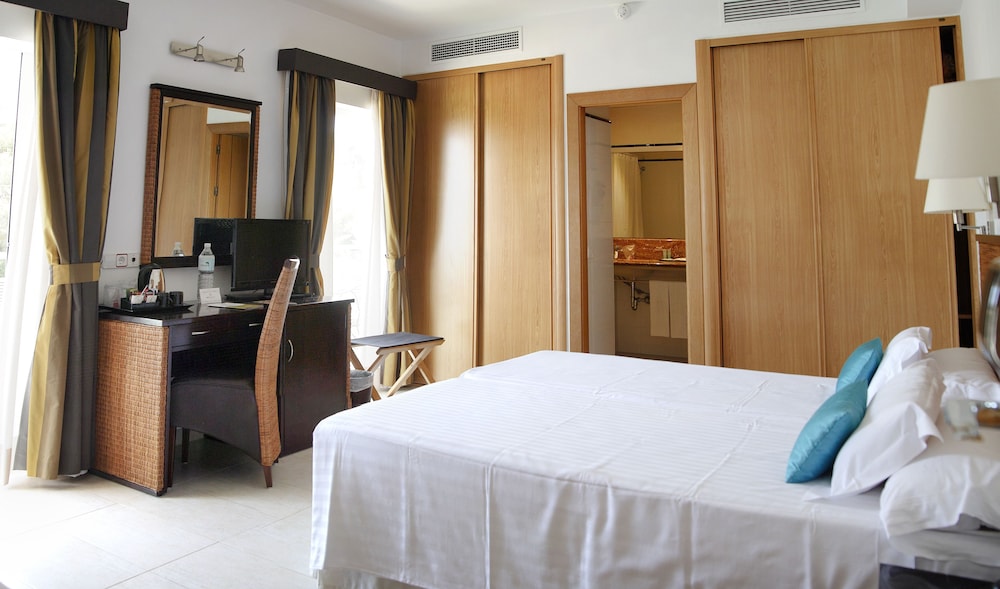 Hotel Apartamentos Cala Santanyi 25/70