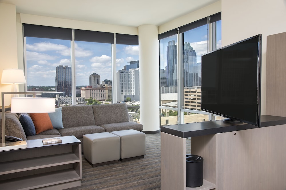 Hyatt House Austin Downtown 48/68