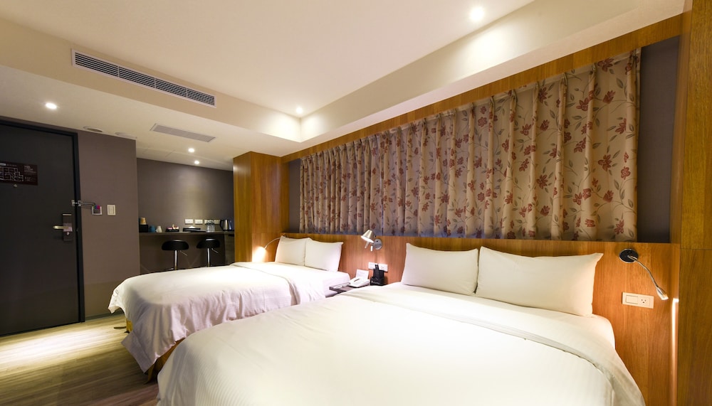 ROOM, QUADRUPLE