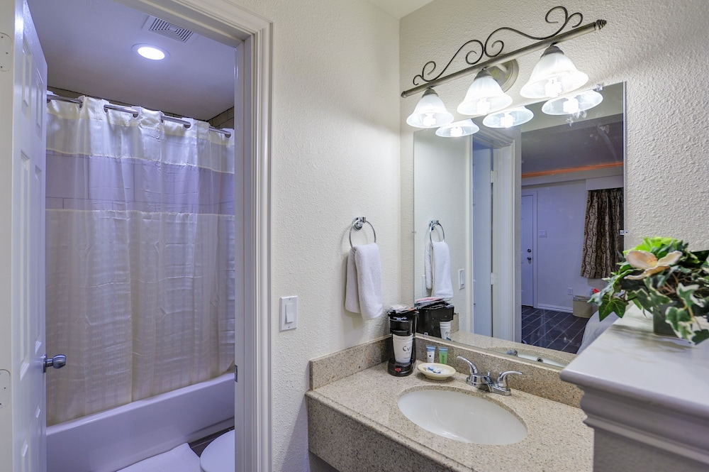 Romantic Inn Suites 43/43