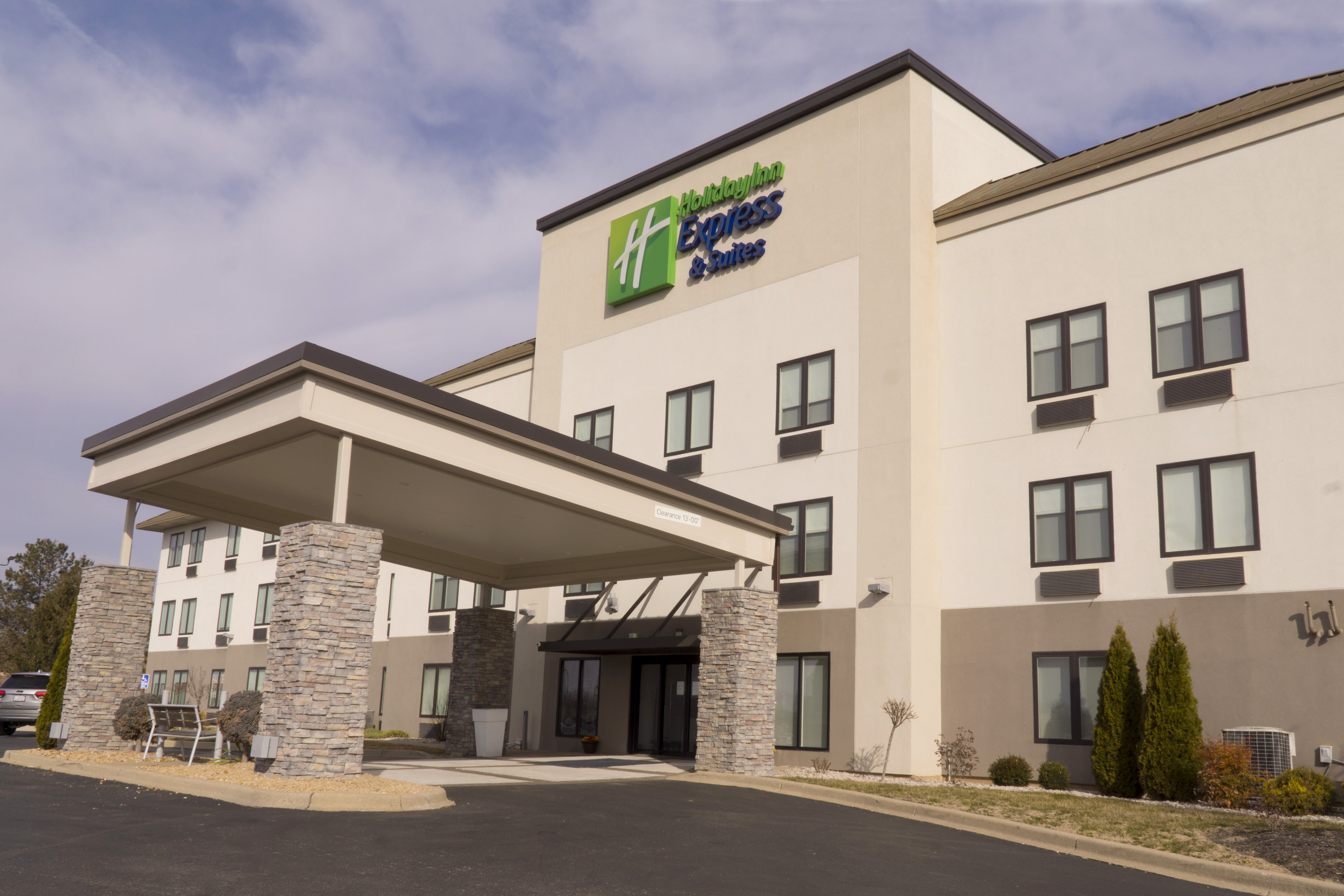 Holiday Inn Express Hotel & Suites Madison 55/60