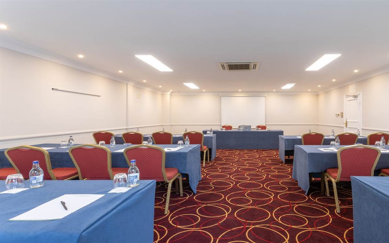 Ardilaun Hotel & Leisure Centre 40/41