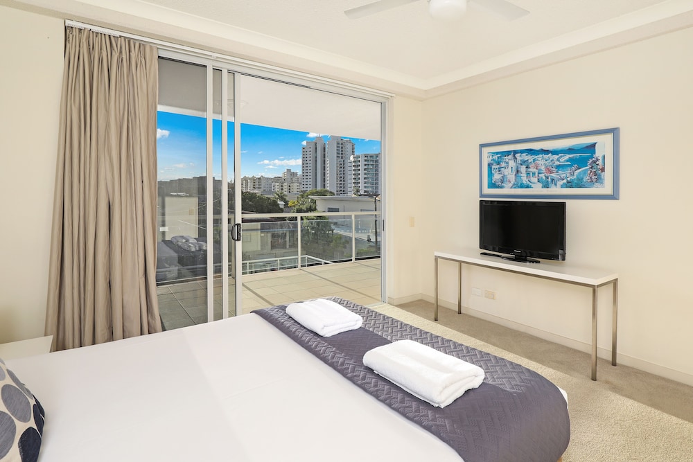 3 BEDROOMS, APARTMENT