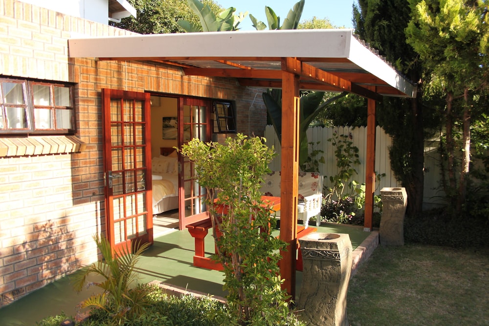 Pelican Lodge 2/50