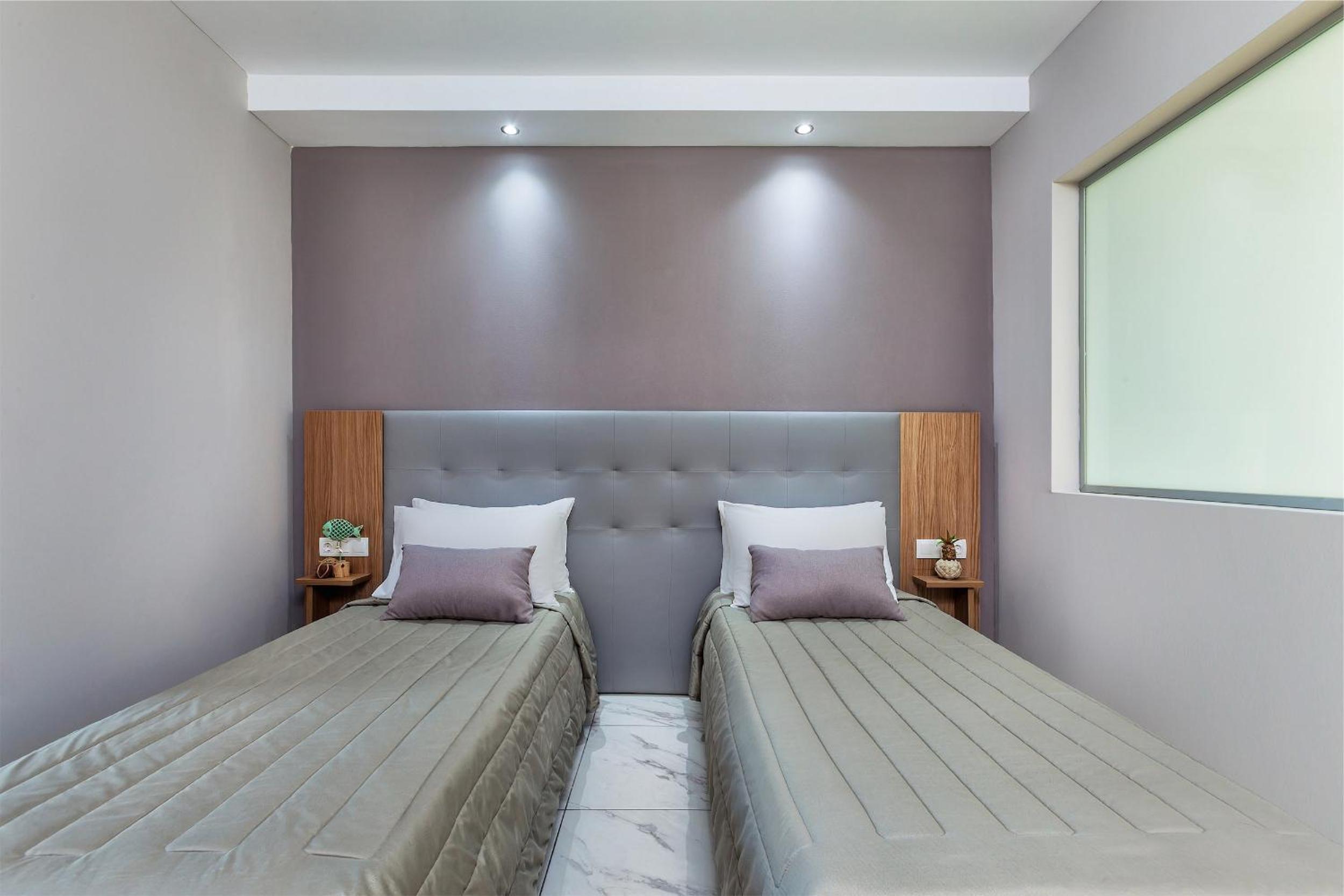 2 Bedrooms, Family