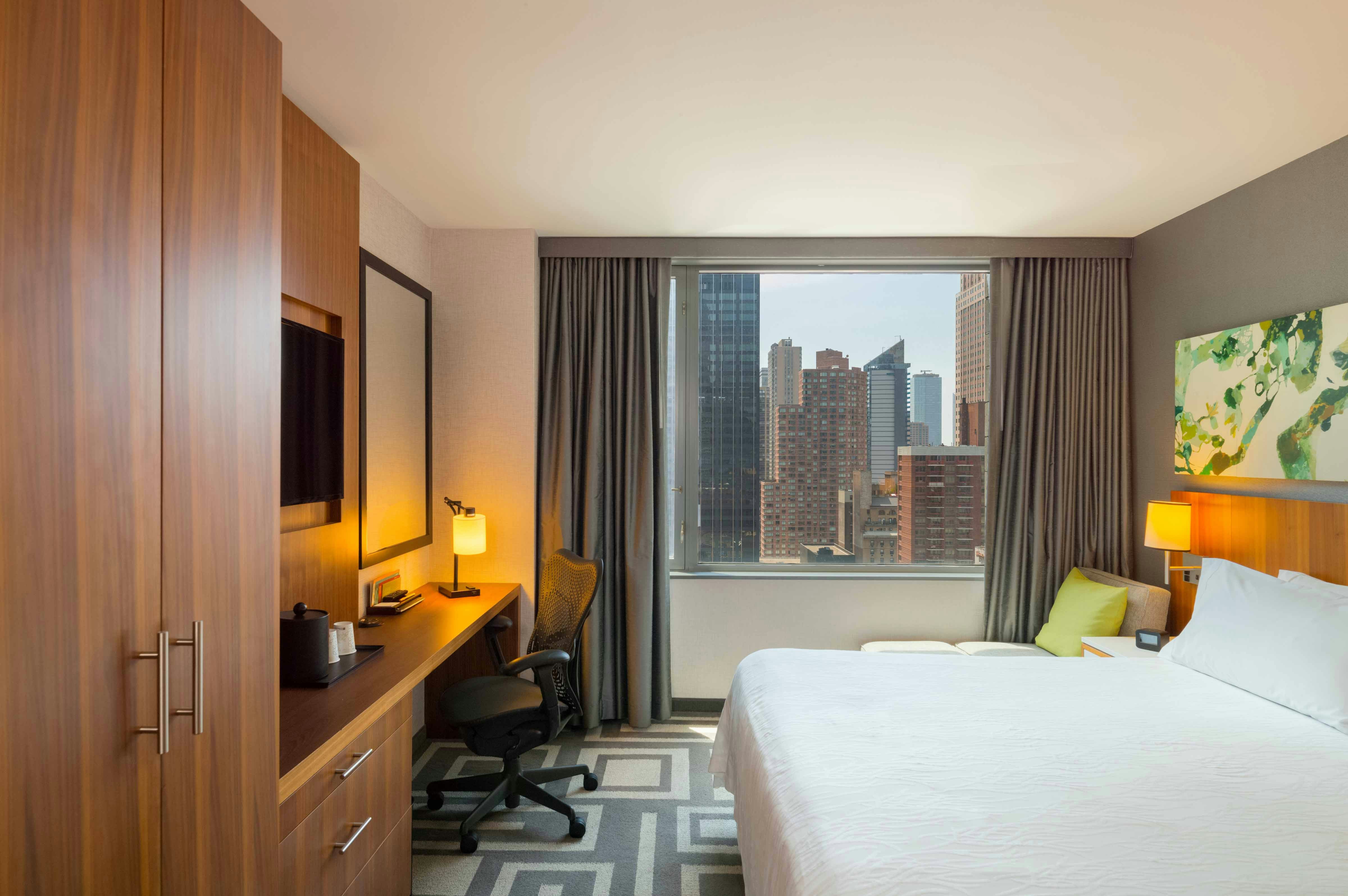 ROOM, KING BED, CITY VIEW