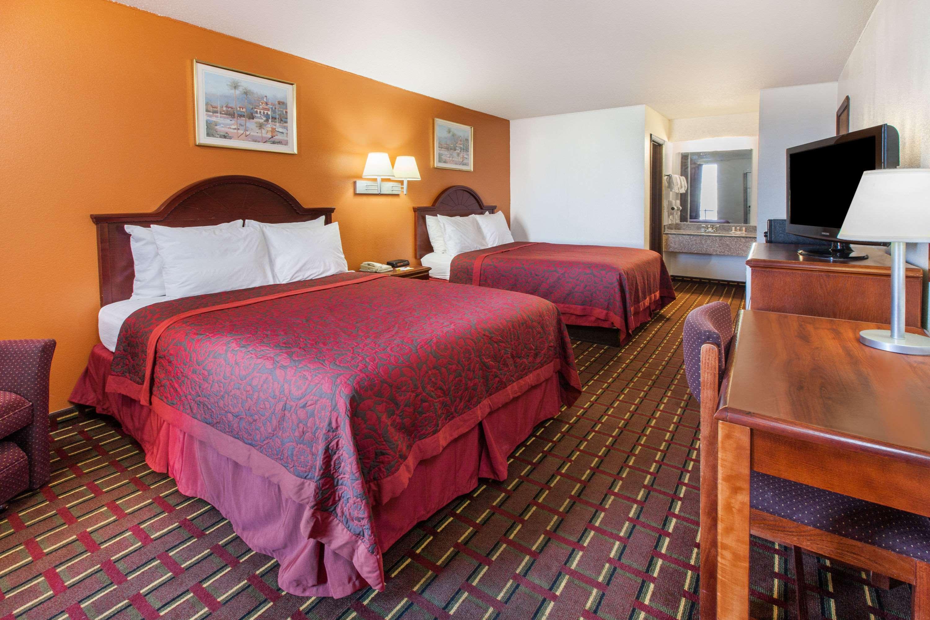 Room, 2 Queen Beds