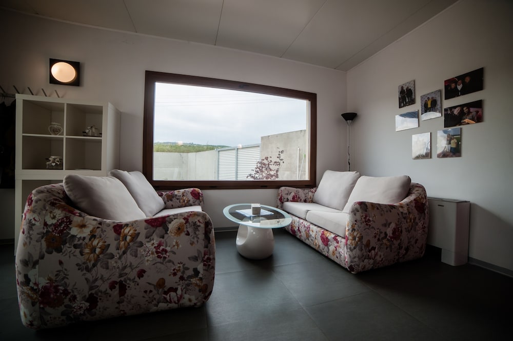 La Villa Hill Resort 25/40