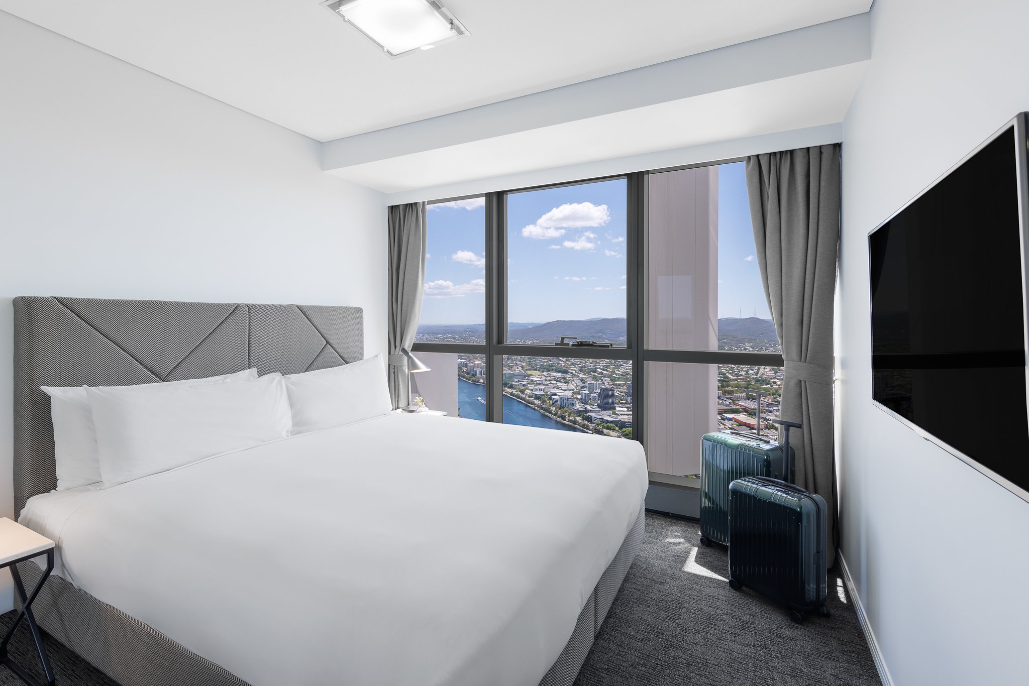 Meriton Suites Herschel Street 7/26