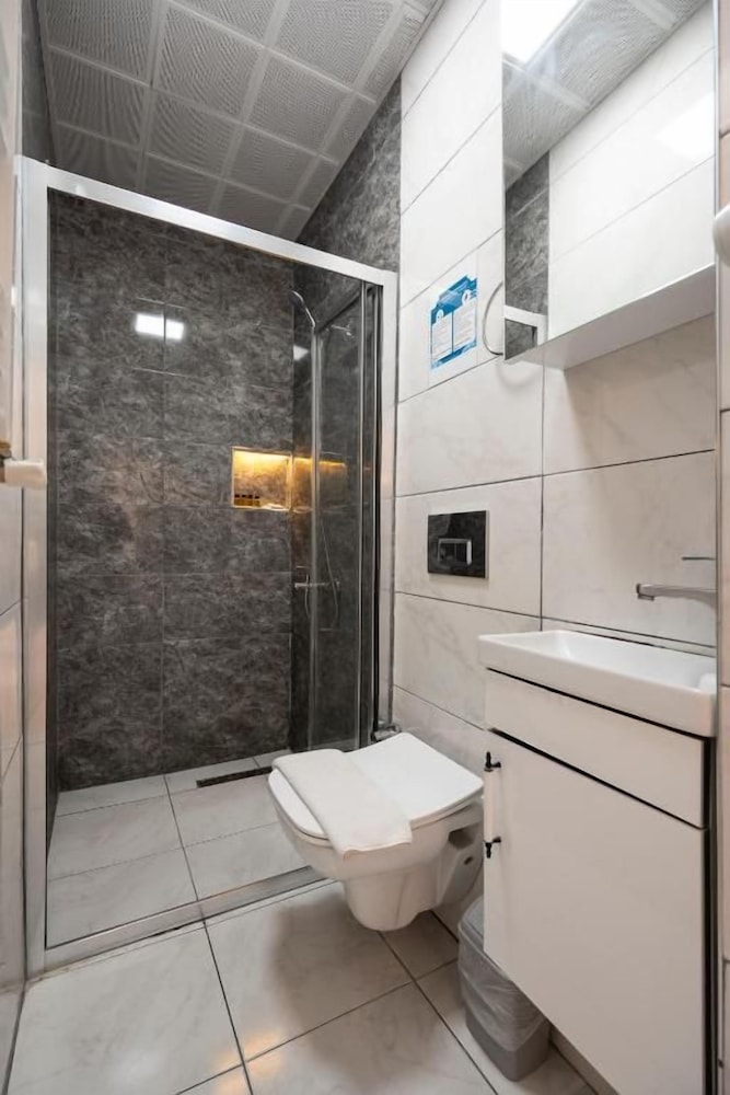 Hotel Emir 45/50