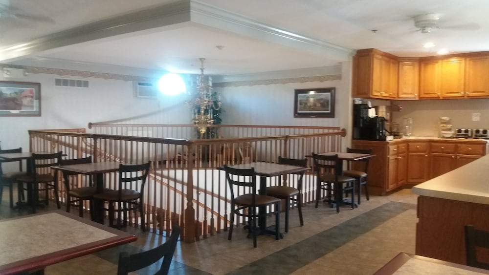 Inn at Cemetery Hill 28/50