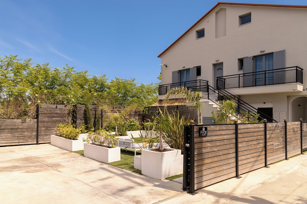 Pearl Luxury Living 33/38