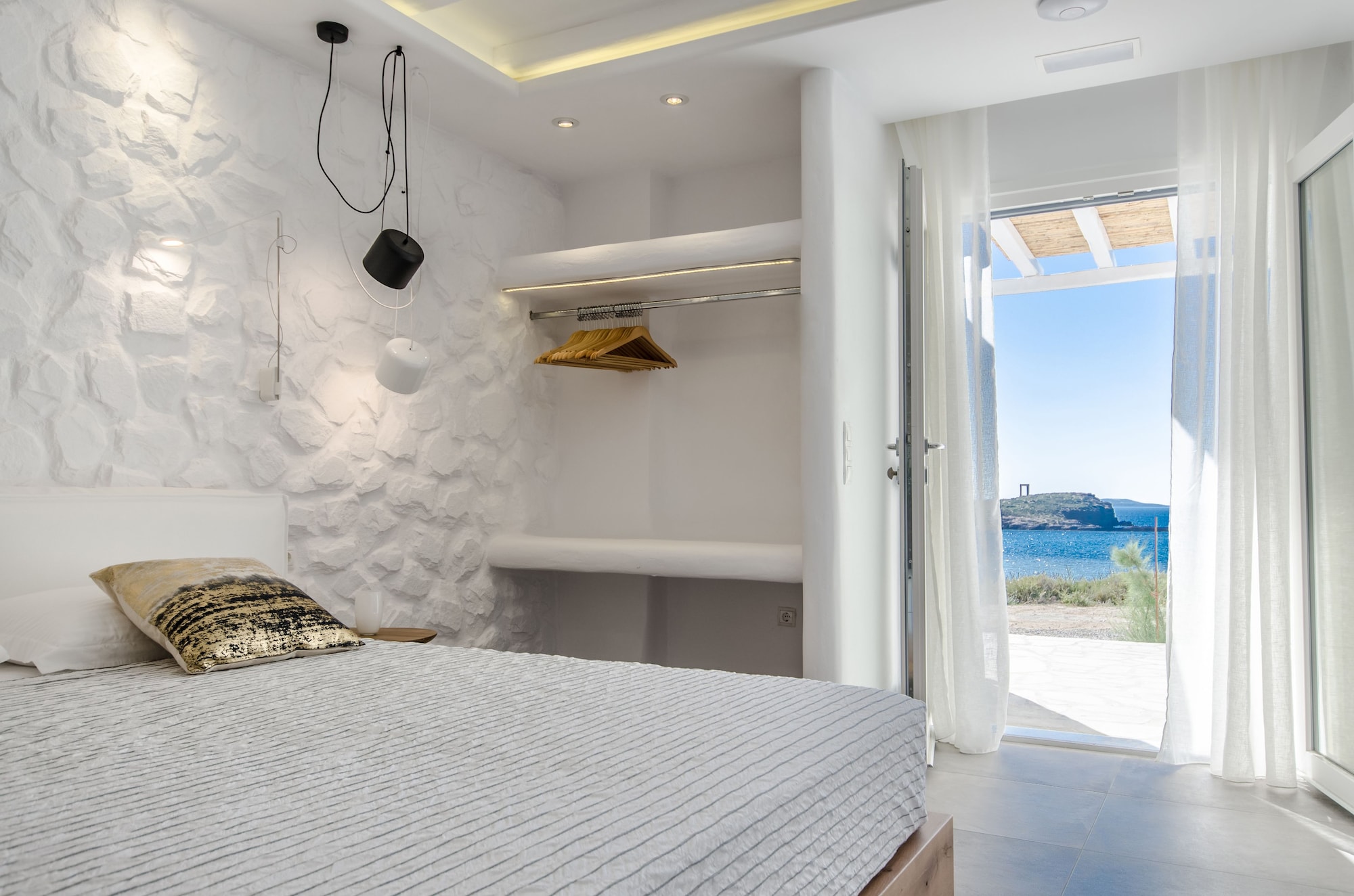 GRAND, SUITE, KING BED, JETTED TUB, GROUND FLOOR