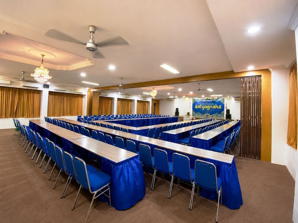 Satya Graha Hotel 56/79