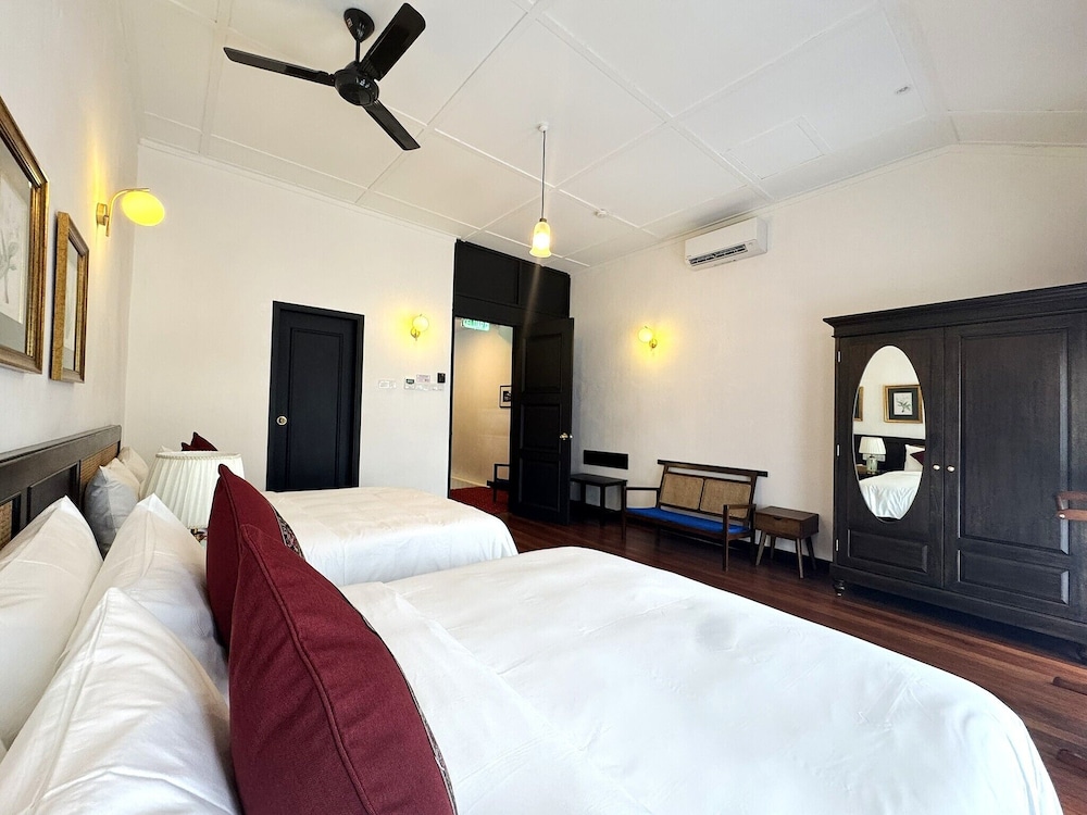 2 BEDROOMS, TOWN HOUSE