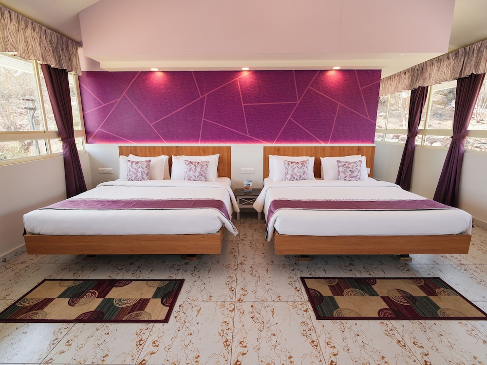 Penthouse, Single Bed, 2 King Beds, MGM Whispering Winds Yelagiri 2/3
