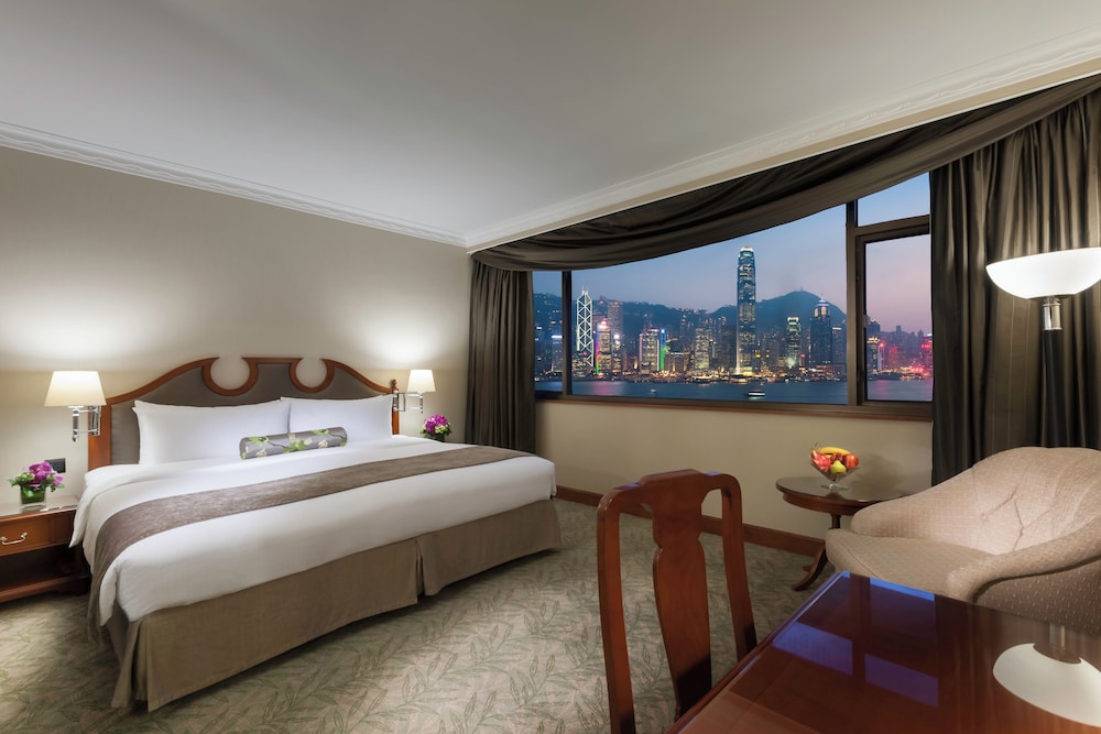 DELUXE, SUITE, CLUB LOUNGE ACCESS
