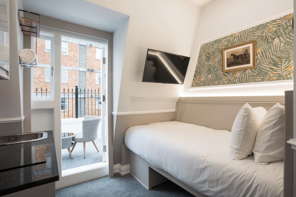 WHITELEAF HOTEL 18/50