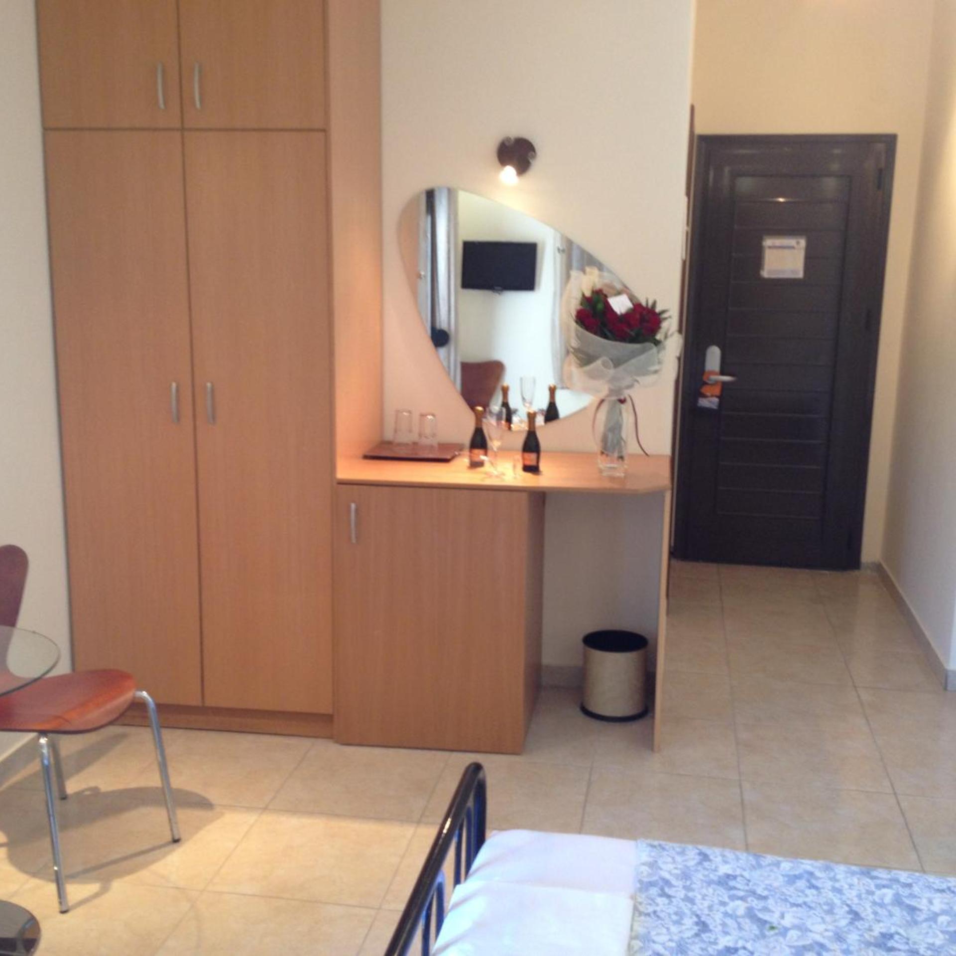 Avra Hotel 6/58