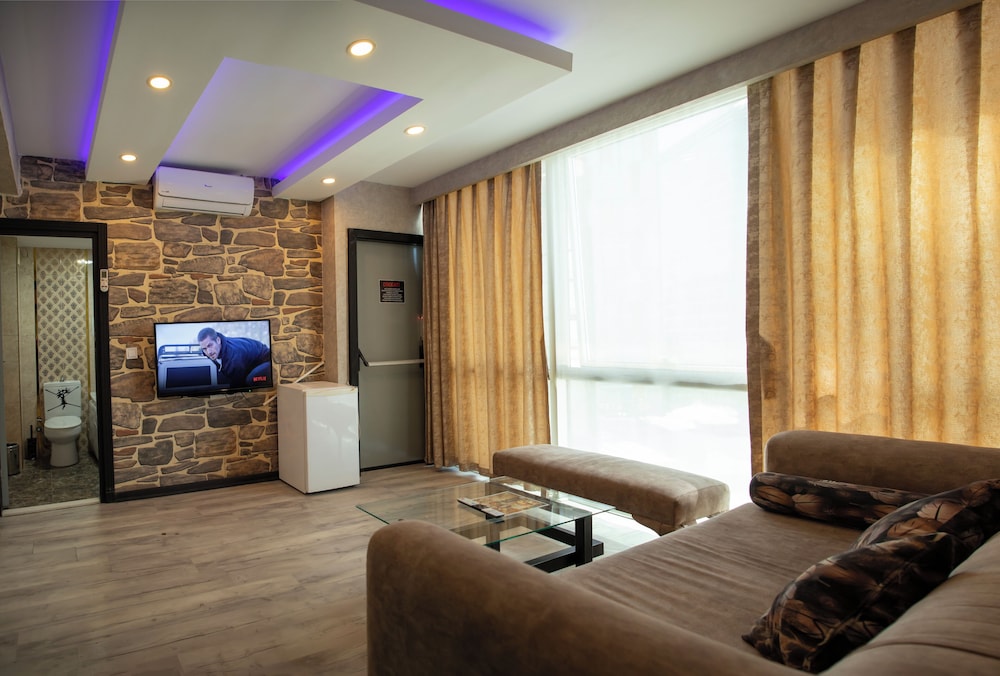 Hera Suit Atasehir 24/47