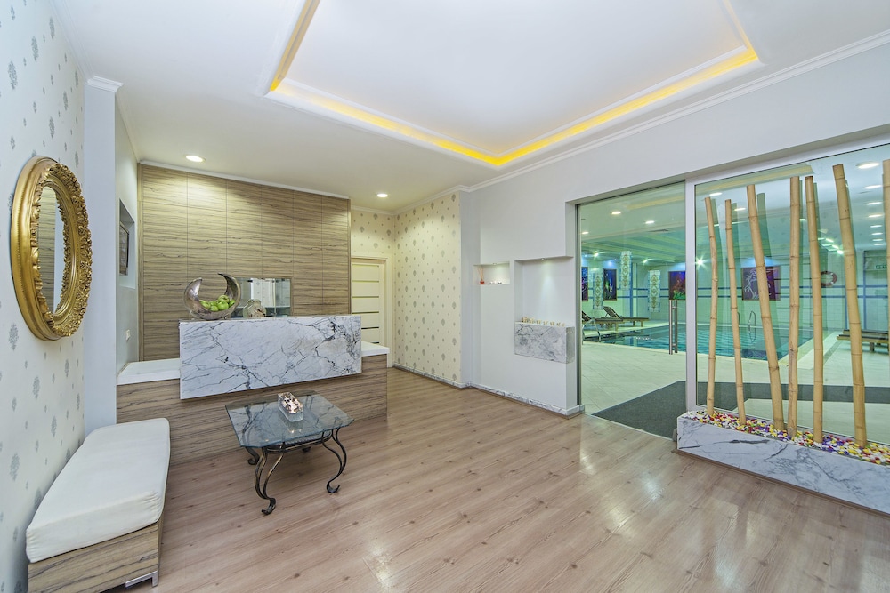 Lobby at Arts Hotel Taksim, ISTANBUL