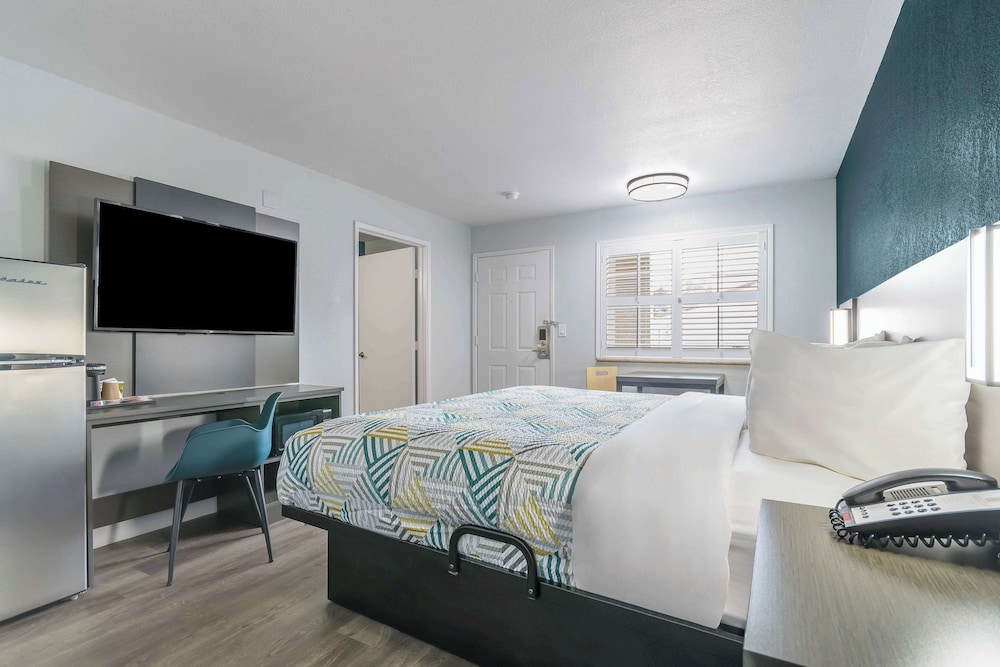 Studio6 Suites Madera, CA - Yosemite 37/51