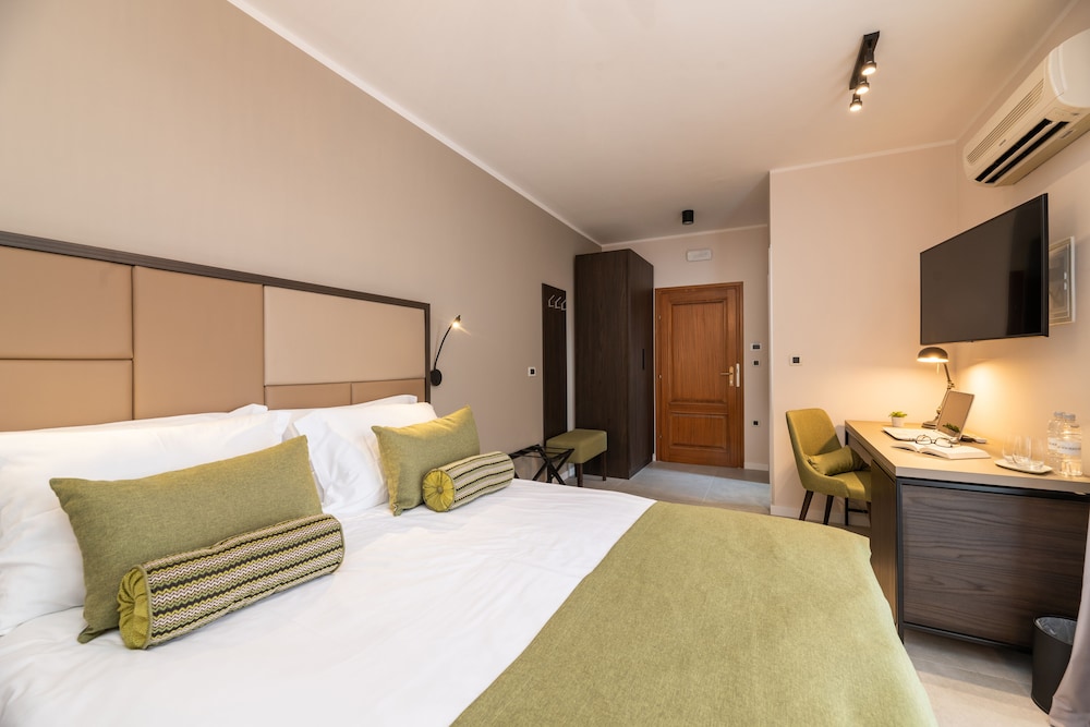Rivalmare Boutique Hotel 5/50