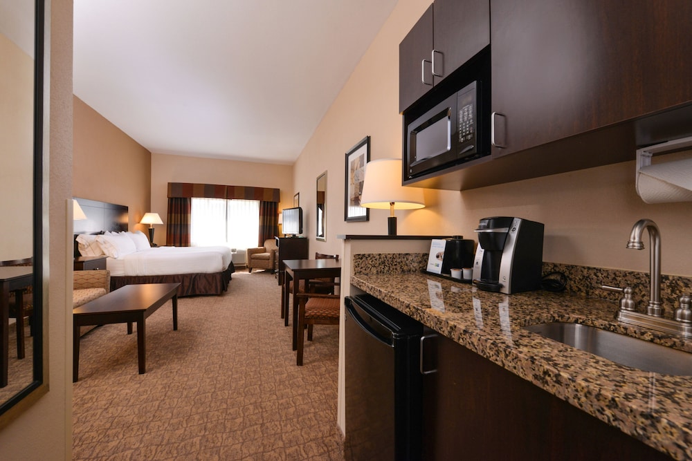 Holiday Inn Express Hotel And Suites Bridgeport 37/50