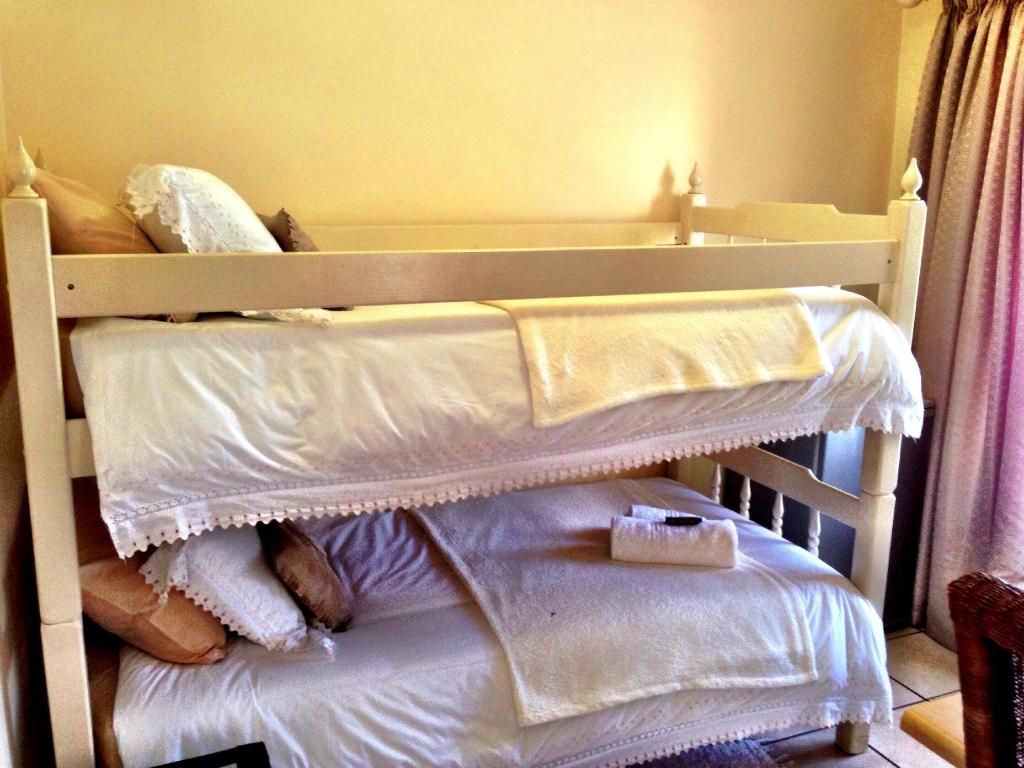 Family, Twin Beds, Bunk Bed