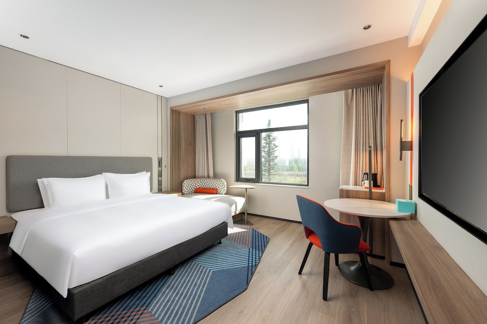 Standard, King Bed, City View