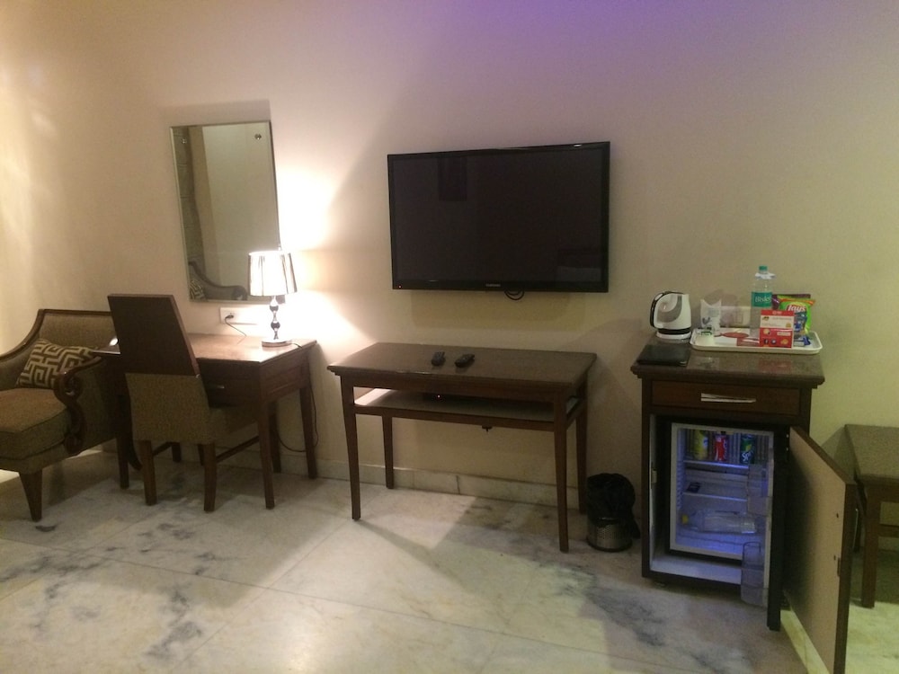 Leela Grande Hotel 40/50