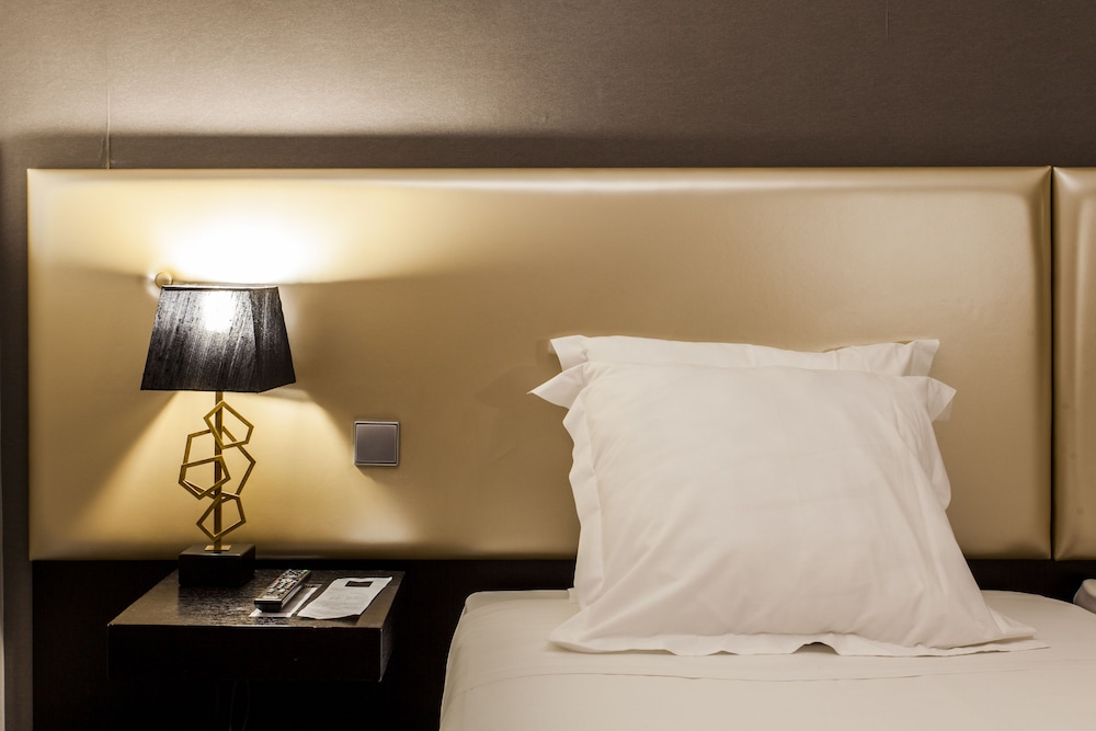 Czar Lisbon Hotel 34/66
