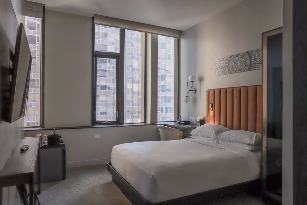 MILLENNIUM, QUEEN BED, ACCESSIBLE