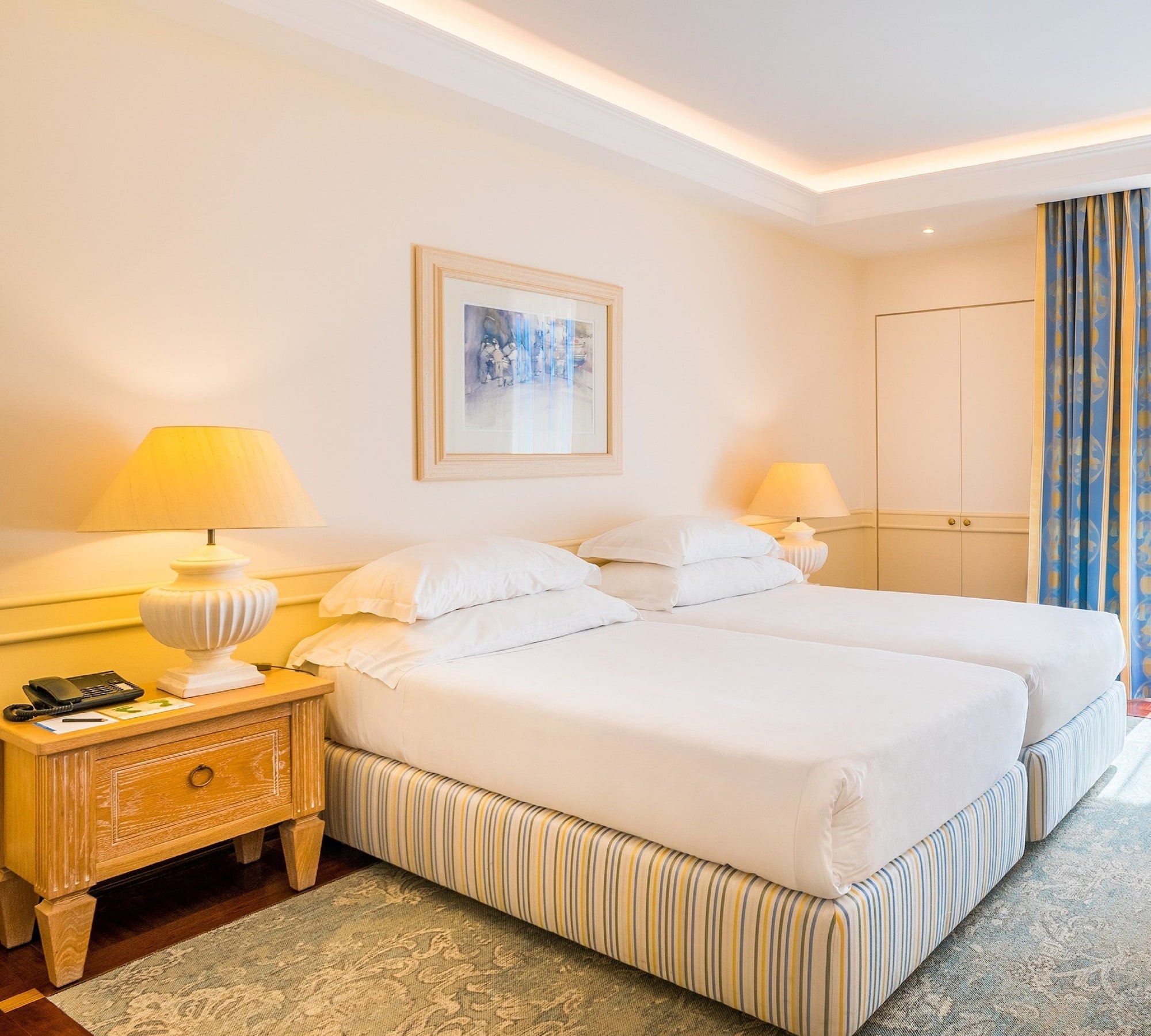 Classic, Twin Beds