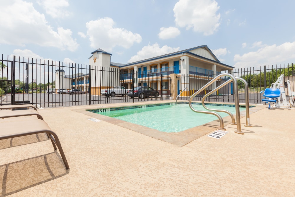 Days Inn by Wyndham Houston East 23/29