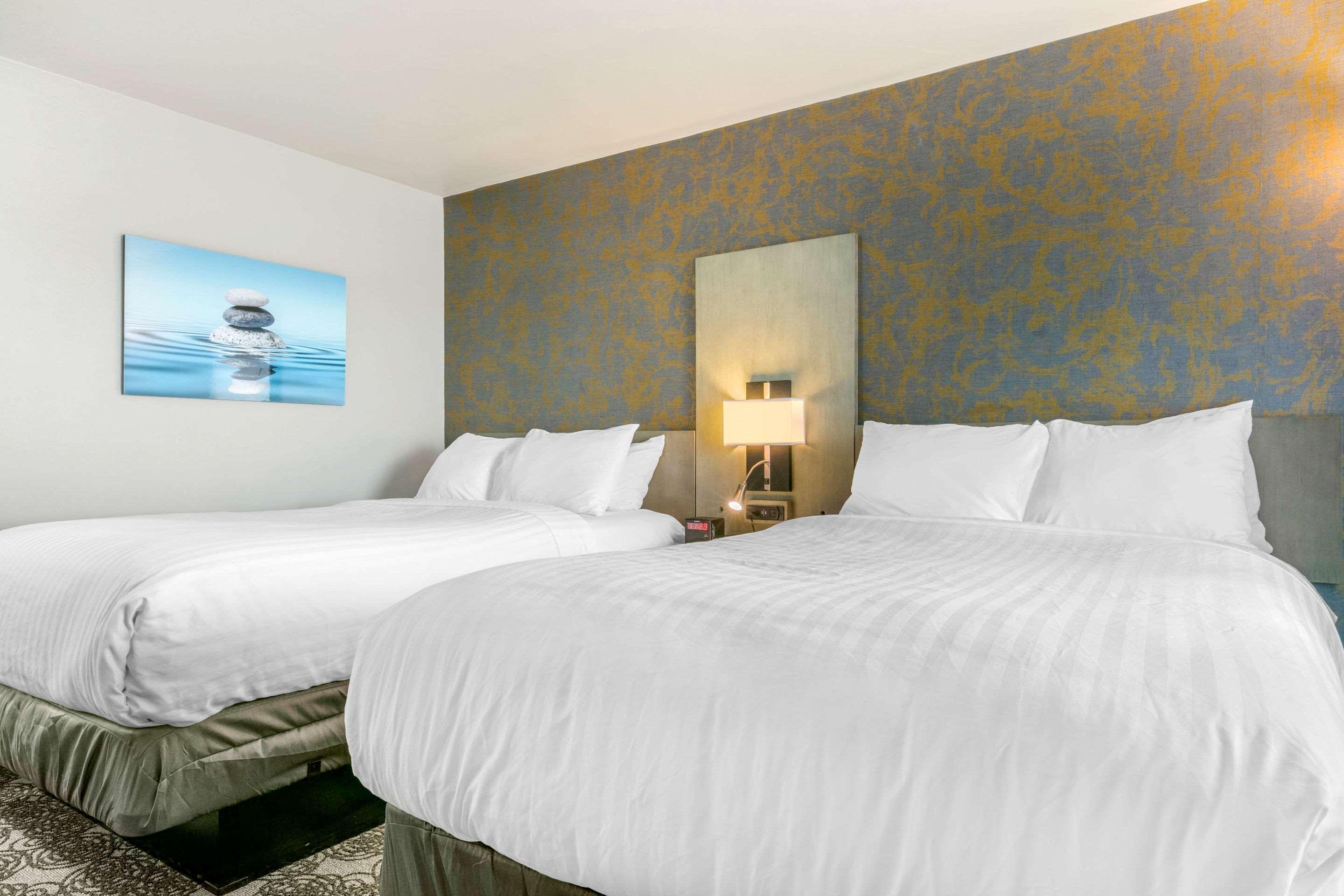 ROOM, 2 DOUBLE BEDS