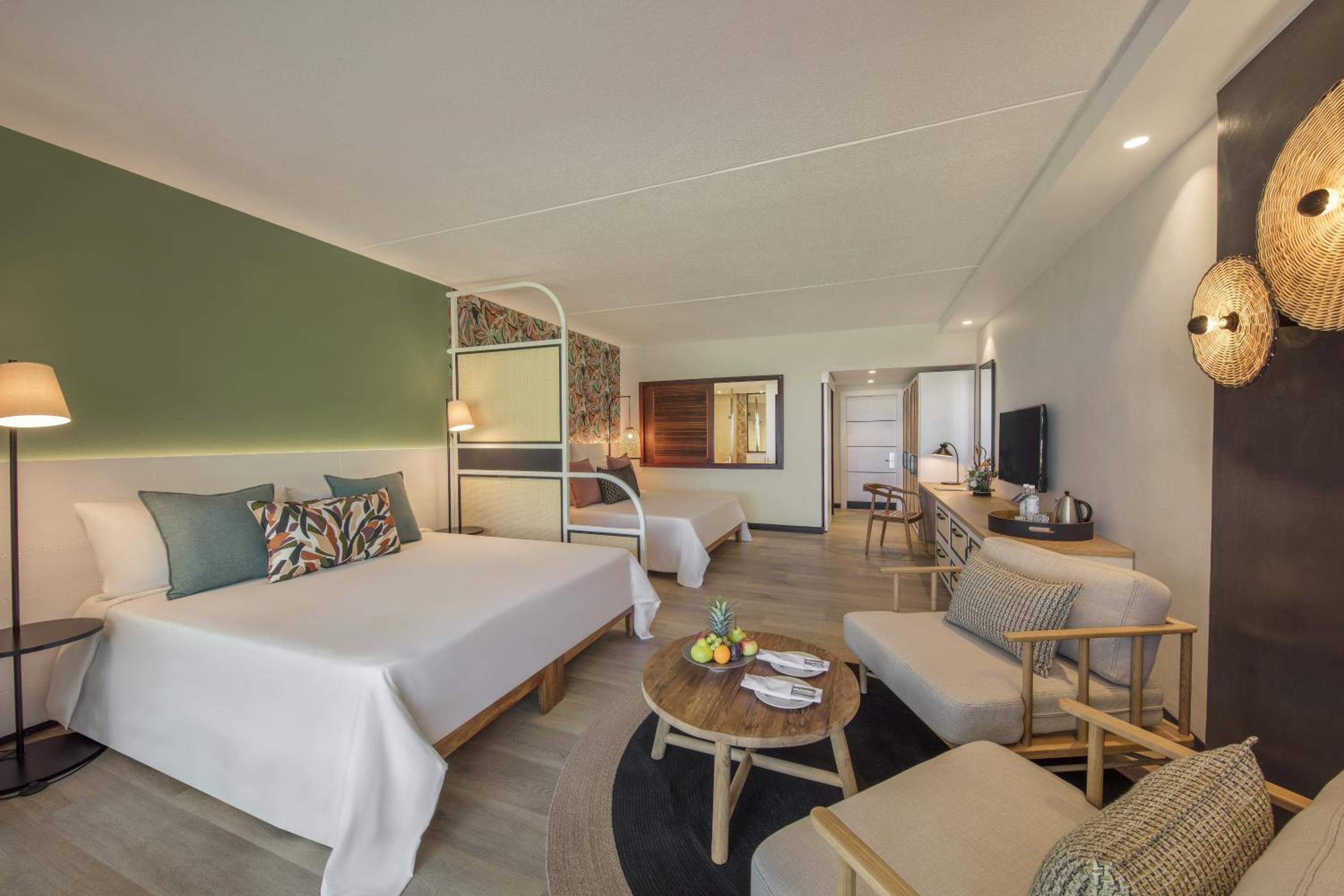 Deluxe, King Bed, Honeymoon Floor
