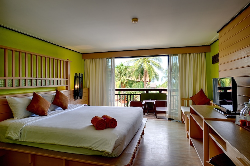 Phuket Island View Resort 40/76