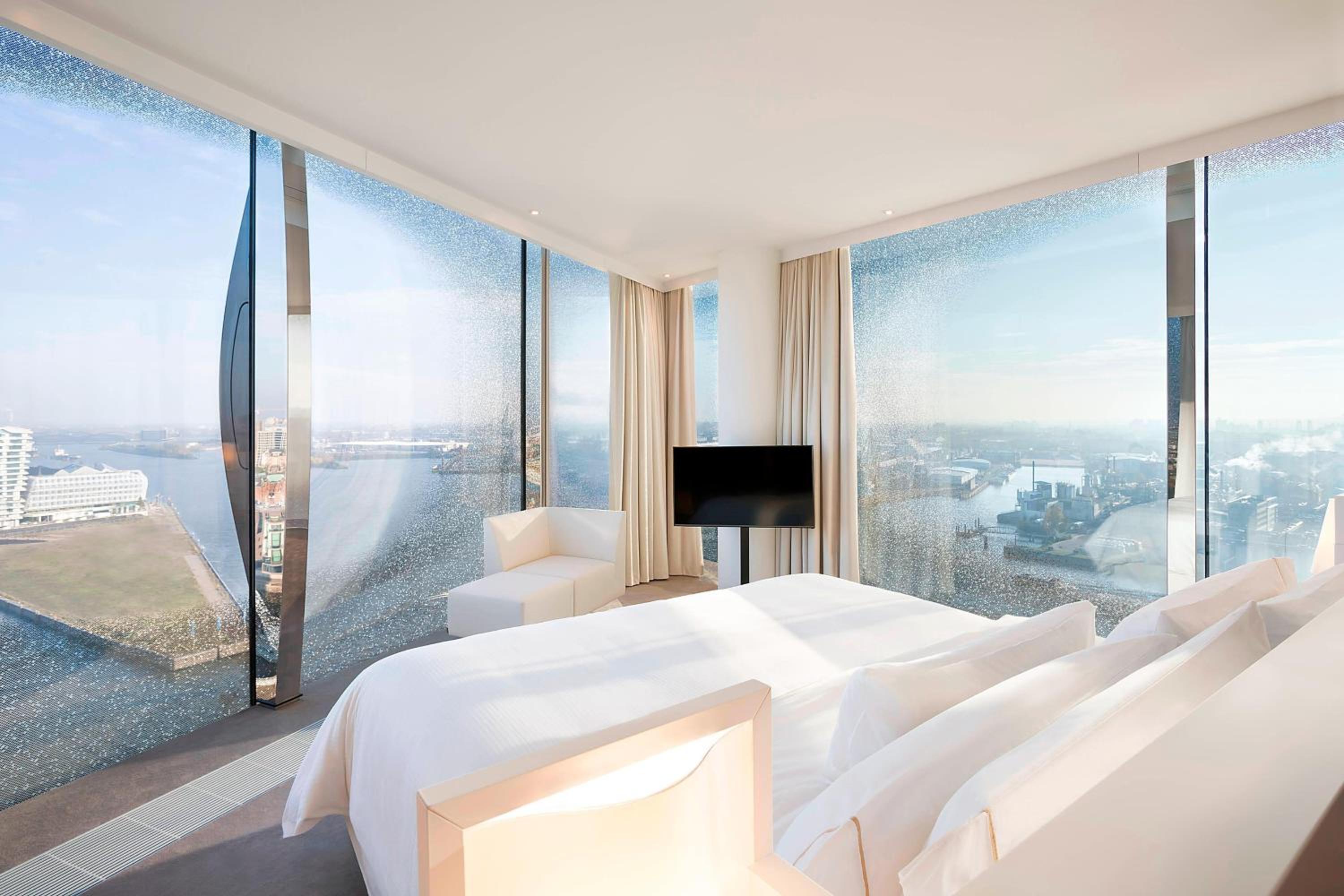 Horizon, Suite, King Bed, Skyline or City View, Skyline View